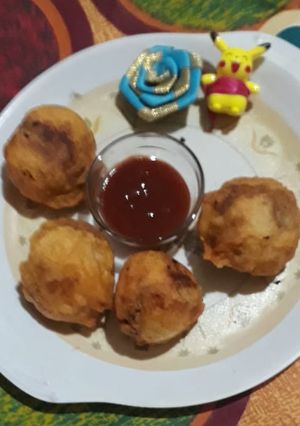 A picture of Batata vada.