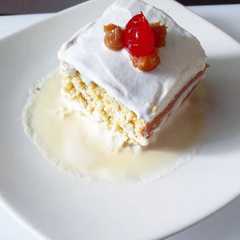 A picture of Postre tres leches!.