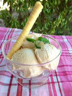Una foto de Helado de vainilla con anacardos