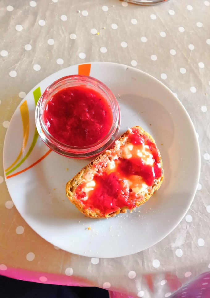 Una foto de Mermelada de fresa casera. 🍓 Comida real🍓