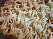 Gambar camilan mie kering