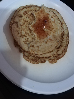Una foto de Hotcakes de avena con plátano y su origen🥞🍌