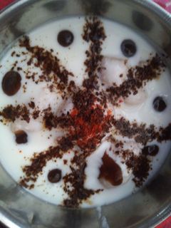 A picture of Dahi Bada golden apron.