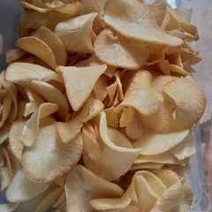 A picture of Kripik Singkong kres.