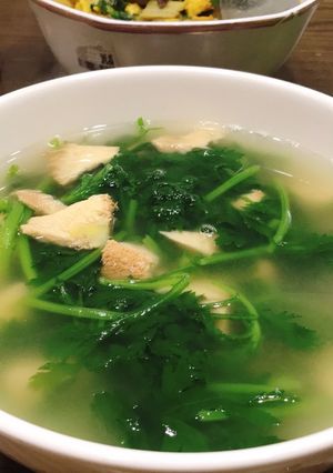 Hình của món Canh tần ô nấu nấm hầu thủ.