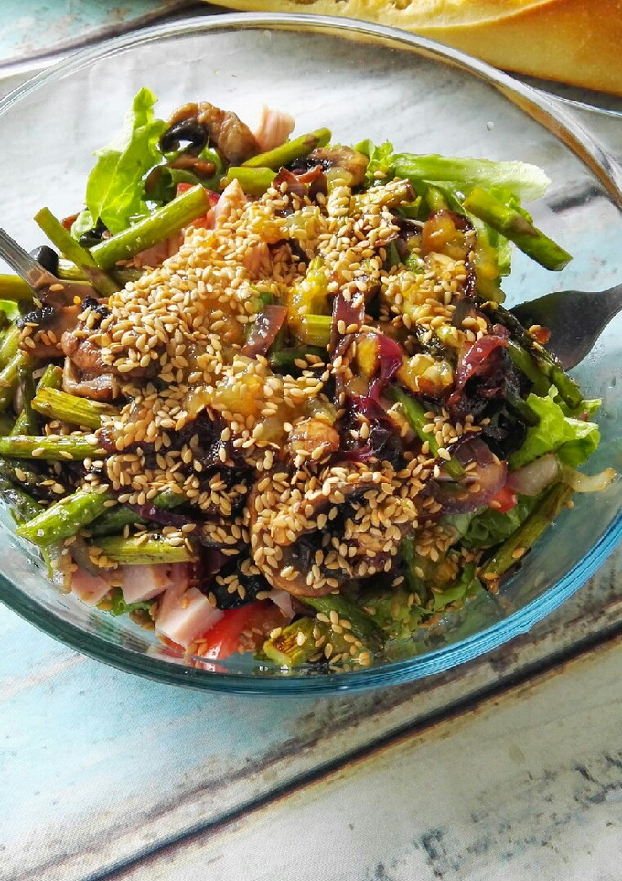 Una foto de Ensalada templada con espárragos trigueros