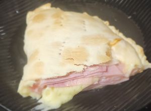 Una foto de Tarta de Mortadela, Jamón Cocido y queso