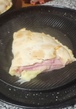 Una foto de Tarta de Mortadela, Jamón Cocido y queso