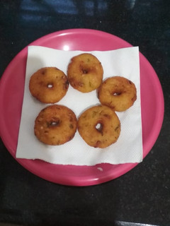அரிசி மாவு வடை (Arisi maavu vadai Recipe in Tamil) செய்முறை முக்கிய புகைப்படம்