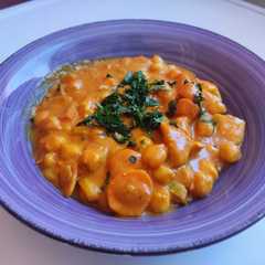 Foto principal de Curry de garbanzos con mango y pollo