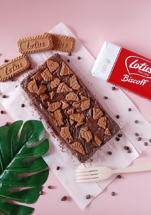Foto resep Fudgy Brownies (Triple Chocolate) Topping Lotus