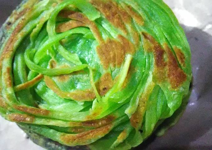 Roti Maryam / Kue Canai/ Kue Phrata Pandan Berserat dan Pandan Isi Coklat