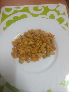 Una foto de Falsa ropa vieja (garbanzos refritos con pollo)