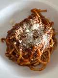 Esparguete à bolonhesa com parmesão