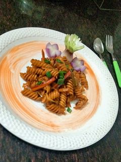 रेड सॉस पास्ता (Red Sauce Pasta recipe In Hindi) रेसिपी मुख्य फोटो