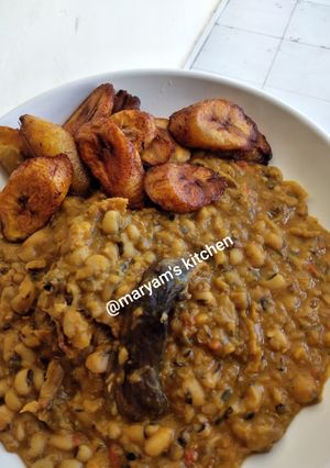 A picture of Beans porridge and plantain.