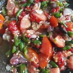 A picture of Sambal pecak.