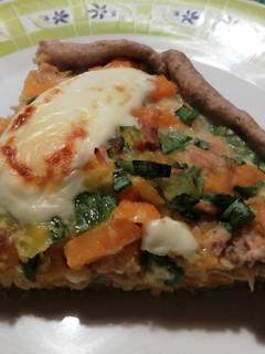 Una foto de Tarta de verduras y atún con masa casera