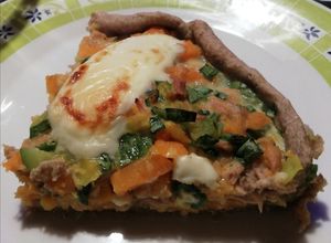 Una foto de Tarta de verduras y atún con masa casera