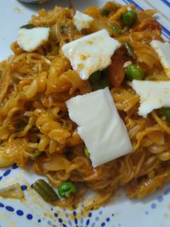 पास्ता नूडल्स (pasta noodles recipe in Hindi) रेसिपी मुख्य फोटो