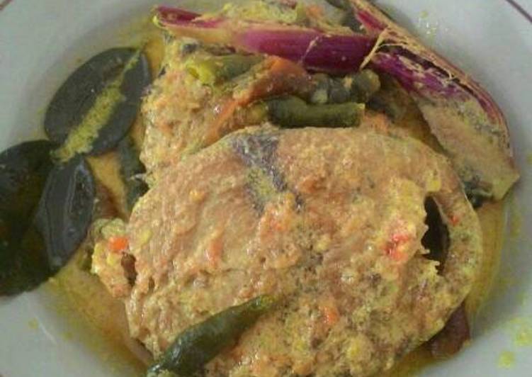 Tongkol gulai asam pedas