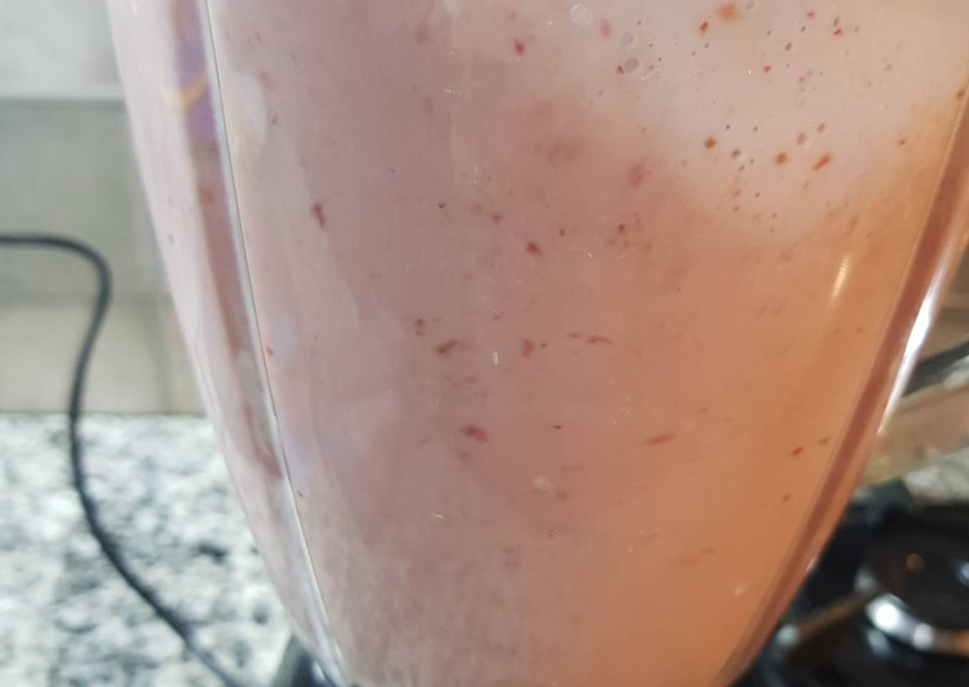 Licuado de frutilla y banana con kéfir de leche