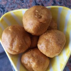 Winter special besan laddu A picture of Winter special besan laddu.