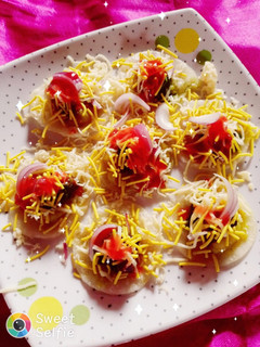 આલુ પૂરી(alu puri recipe in gujarati) રેસીપી મુખ્ય ફોટો