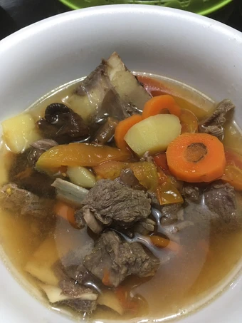 Cara Mudah Menyiapkan Resep Sop Tulang Sapi yang Bisa Manjain Lidah Anti Ribet, Uenak Banget