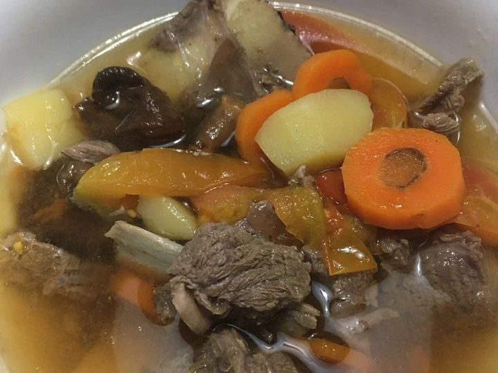 Cara Mudah Menyiapkan Resep Sop Tulang Sapi yang Bisa Manjain Lidah Anti Ribet, Uenak Banget