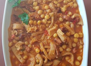 Una foto de Cazuela. Mondongo, con garbanzos