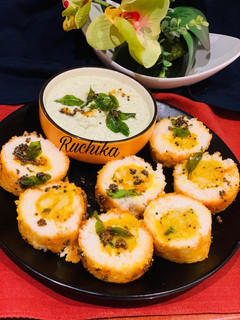 A picture of Stuffed idli discs.
