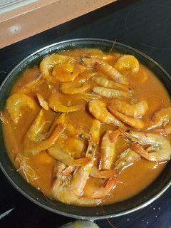 Una foto de Langostinos en salsa