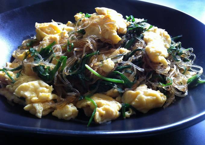 Stir-fried Harusame (Japanese Vermicelli) with Garlic Chives & Eggs