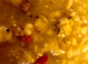 Una foto de Garbanzos con zapallo y trozos de longaniza