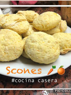 Una foto de Scones dulces de naranja y zanahoria 🥕🍊