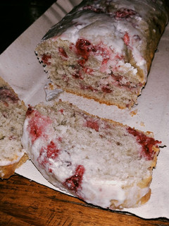 Una foto de ❤️Budín de frutos rojos con glasé