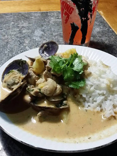 A picture of Brad's pork and steamer clams in red Thai curry.