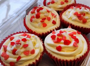 Una foto de Cupcakes red velvet ❤️🥰