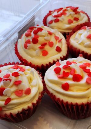 Una foto de Cupcakes red velvet ❤️🥰