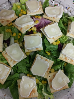 Una foto de Ensalada gourmet con queso de cabra
