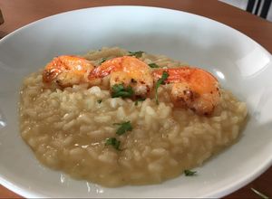 Una foto de Risotto a la parmesana con Camarones