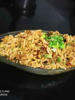 ફ્રાઇડ રાઈસ (Fried Rice Recipe In Gujarati) રેસીપી મુખ્ય ફોટો