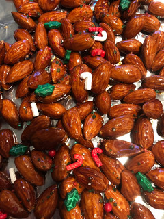A picture of Cinnamon almonds treat.