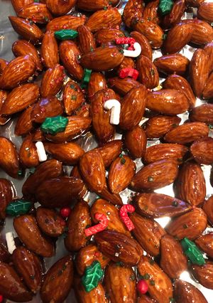 A picture of Cinnamon almonds treat.