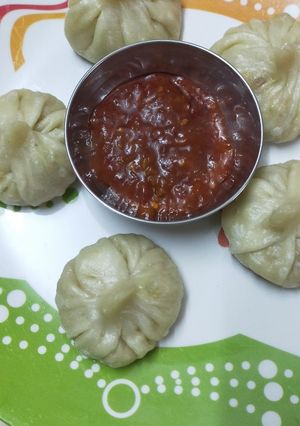 સીઝવાન મોમોસ(sezwan momos in gujarati) રેસીપી મુખ્ય ફોટો