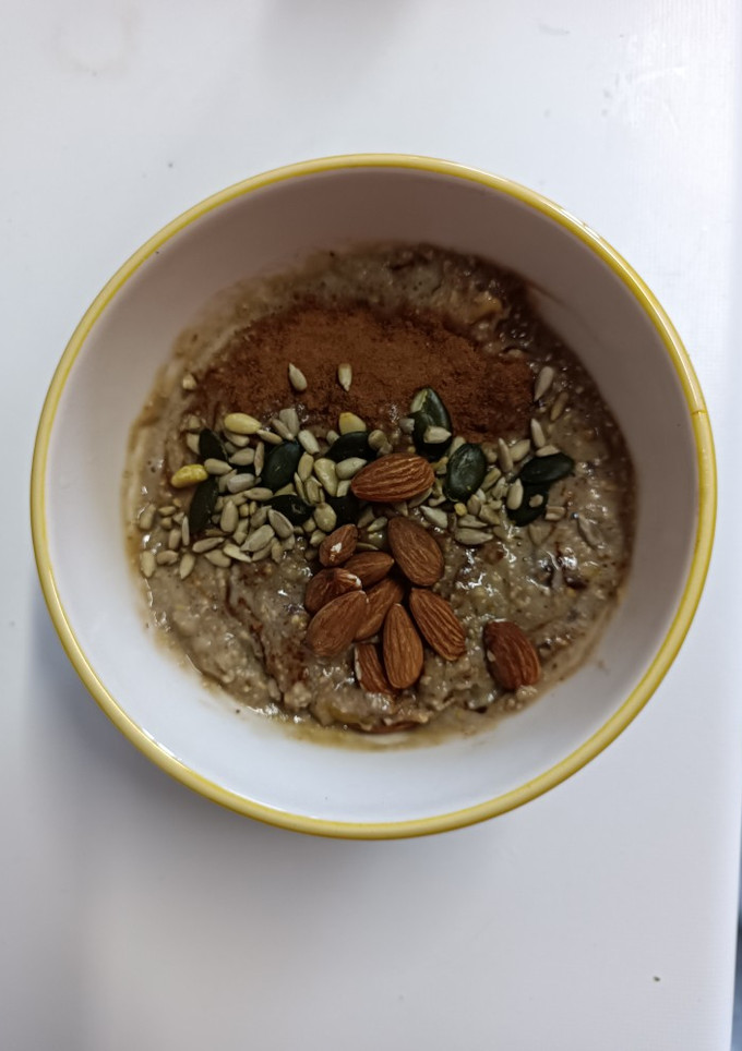 Una foto de Avena con plátano, mango y chocolate