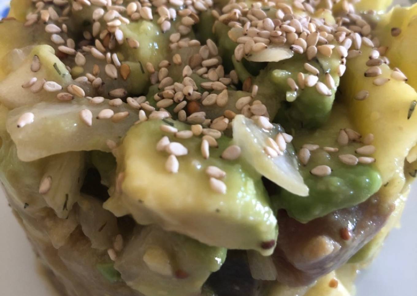 401. Tartar de atún rojo, aguacate y mango (entrante pescado)