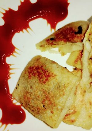 A picture of Suji crepes with vegetables stuffing.
