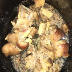 A picture of Pigs feet #Manqina.
